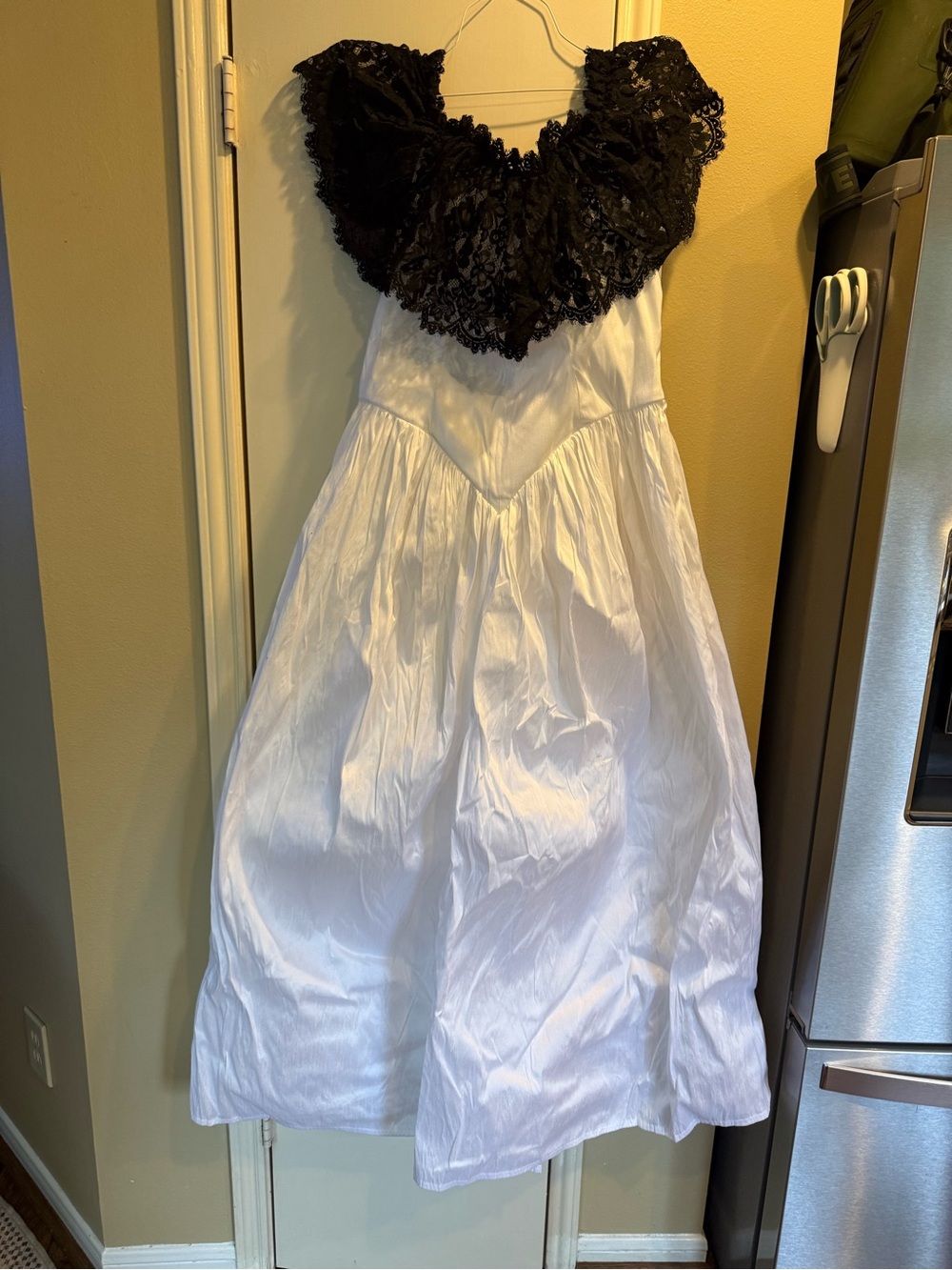 Recollections Victorian Ball Gown White Dupioni Silk Black Alençon Lace Large - Picture 3 of 15